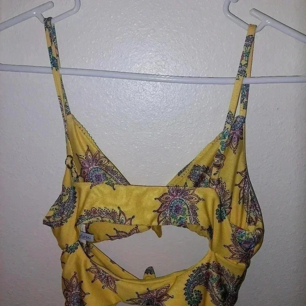 Isabella Rose Yellow Paisley Print Monokini Medium - Picture 5 of 9